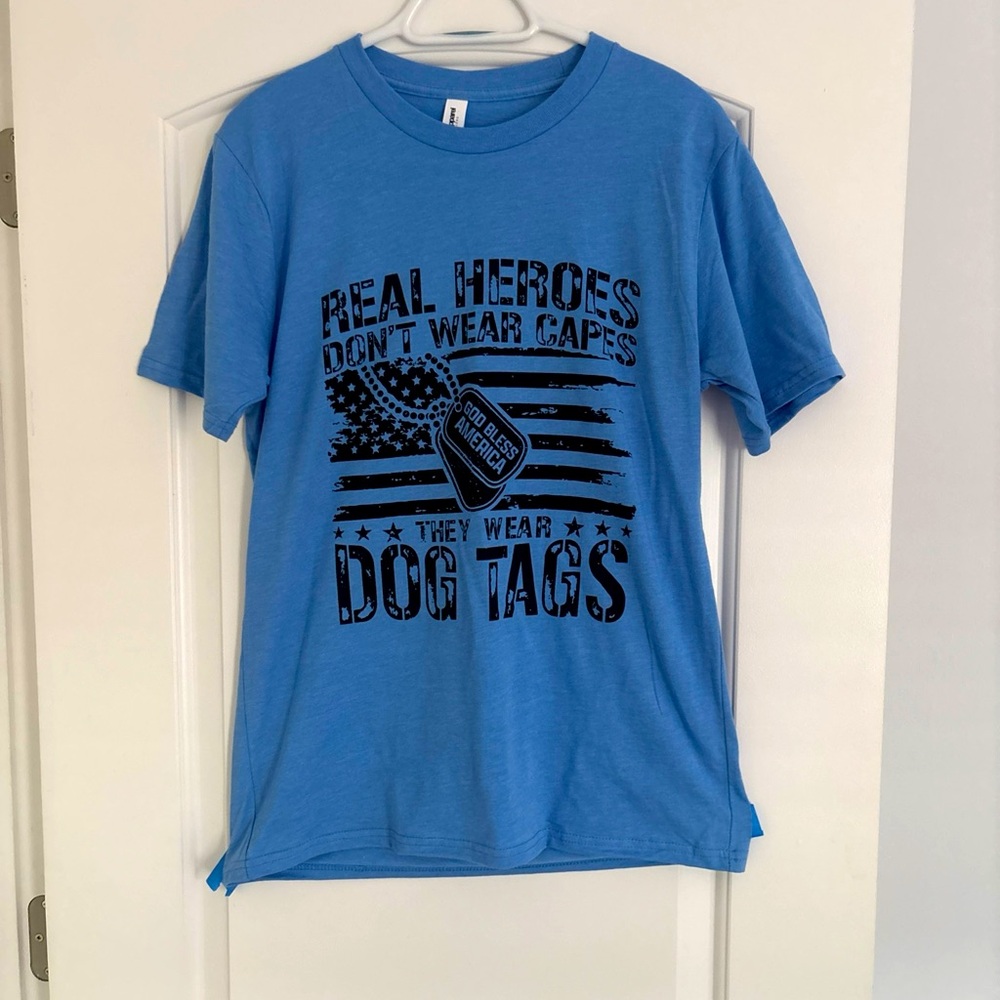 Real Heroes Don't Wear Capes They Wear Dog Tags T Shirt M Unisex Tee Blue Rare